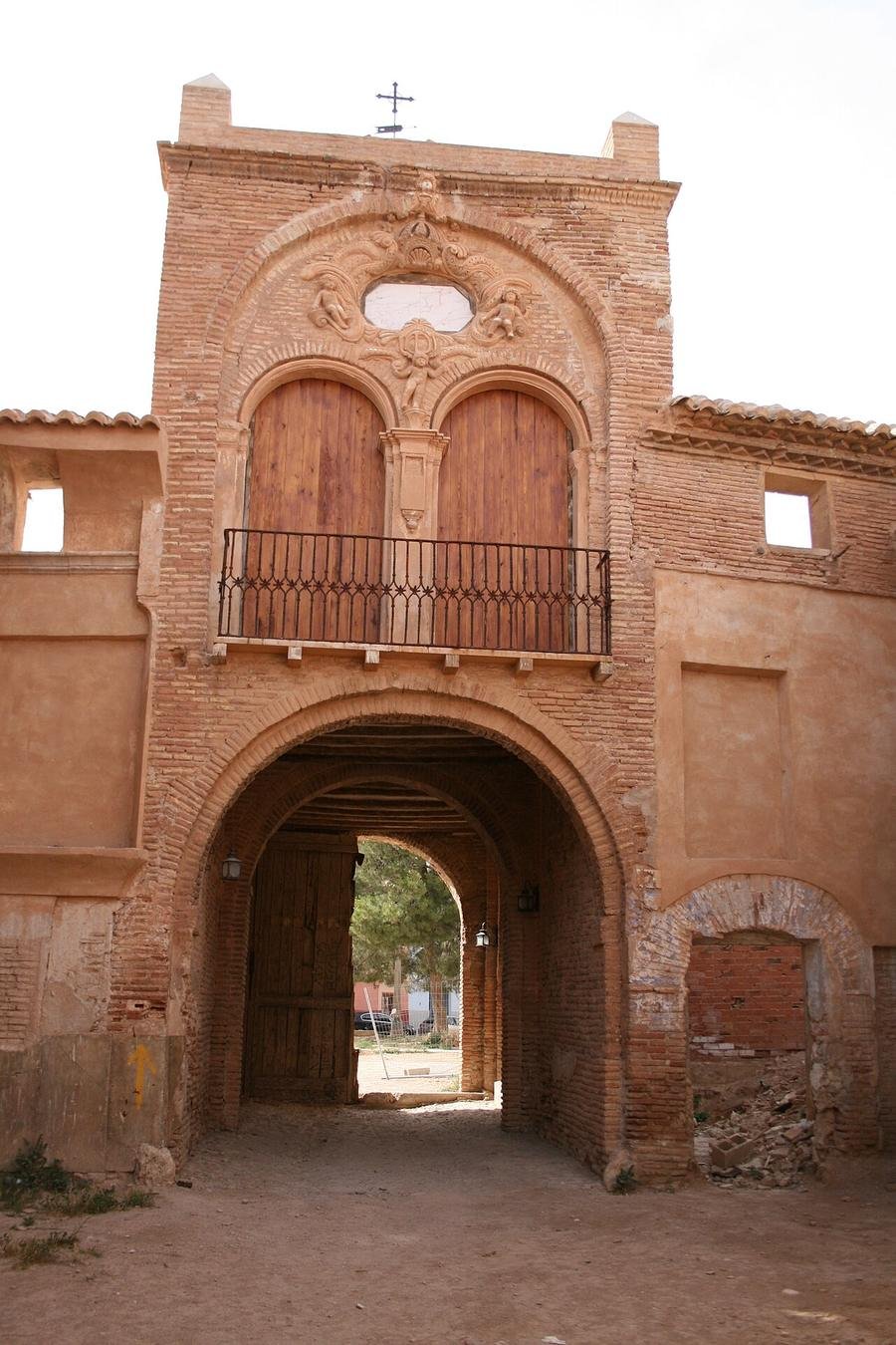 Arco de la Villa, entrada al Pueblo Viejo de Belchite