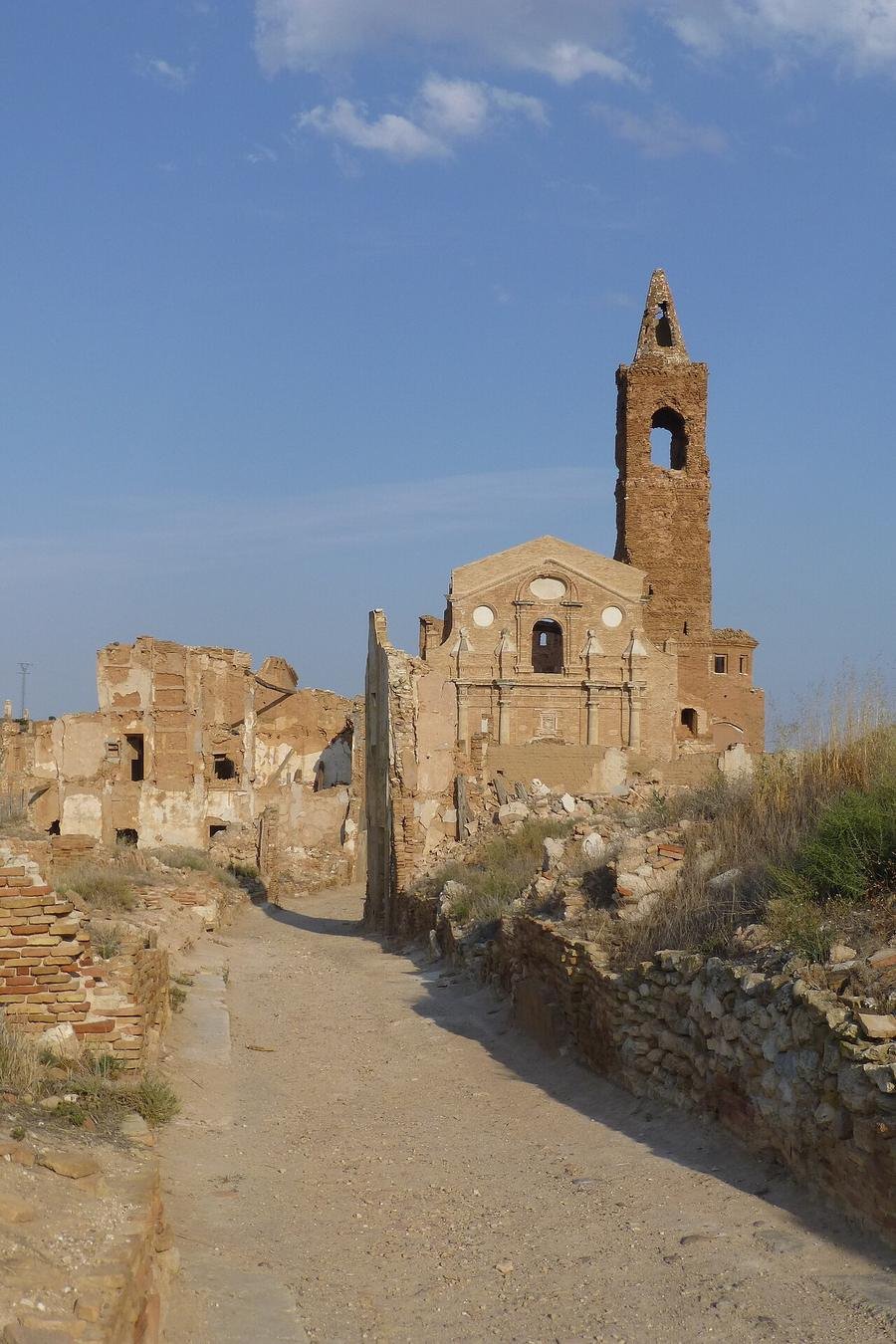 Iglesia en ruinas de San Martín de Tours en el Pueblo Viejo de Belchite